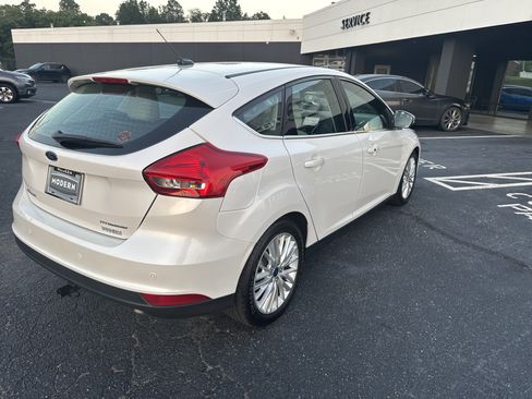 Used 2018 Ford Focus Titanium w/ Titanium Technology Package FWD image 6
