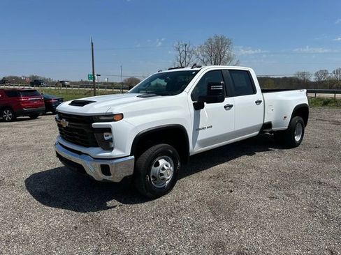 Used 2024 Chevrolet Silverado 3500 W/T AWD/4WD image 2