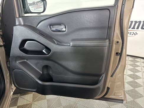 Used 2022 Nissan Frontier PRO-4X w/ Pro-4X Premium Package AWD/4WD image 29