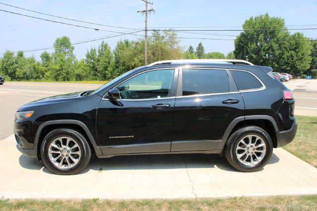 Used 2019 Jeep Cherokee Latitude Plus w/ Cold Weather Group AWD/4WD image 28