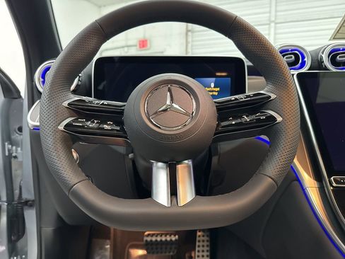 Used 2025 Mercedes-Benz GLC 300 4MATIC image 15