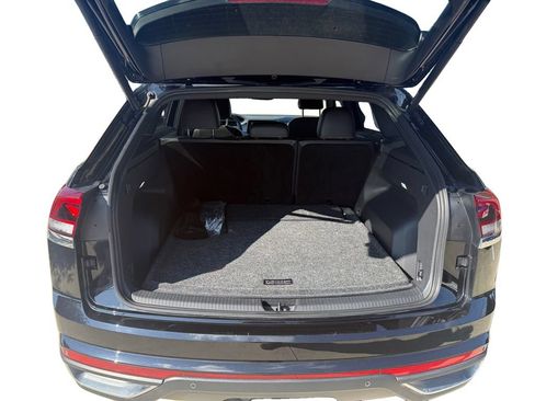 Used 2024 Volkswagen Atlas Cross Sport SE FWD image 18