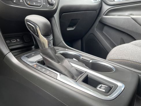 Used 2022 Chevrolet Equinox LT image 32