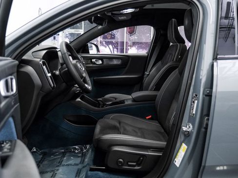 Used 2023 Volvo C40 P8 Recharge Ultimate image 4