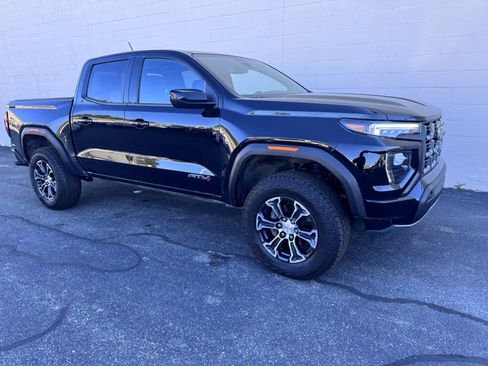 Used 2024 GMC Canyon AT4 image 4