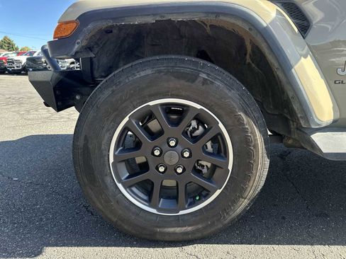 Used 2022 Jeep Gladiator Overland w/ Trailer Tow Package image 17