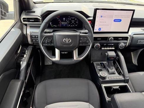 Used 2025 Toyota Tacoma TRD Sport AWD/4WD image 28