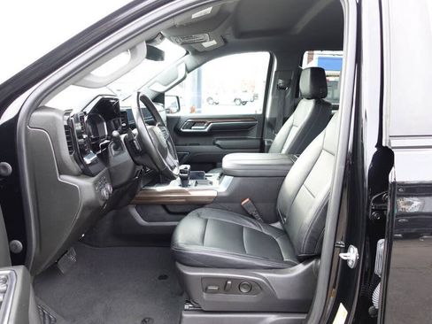 Used 2024 Chevrolet Silverado 1500 RST AWD/4WD image 19