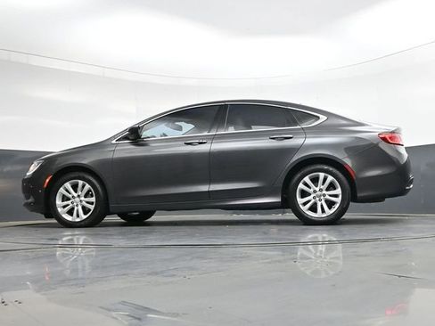 Used 2017 Chrysler 200 Limited Platinum image 33