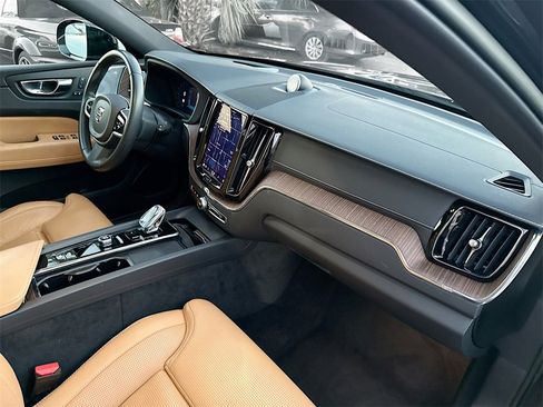 Used 2022 Volvo XC60 B6 Inscription w/ Advanced Package image 34