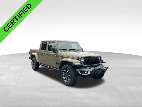 Used 2025 Jeep Gladiator Sport w/ Premium Package image 8
