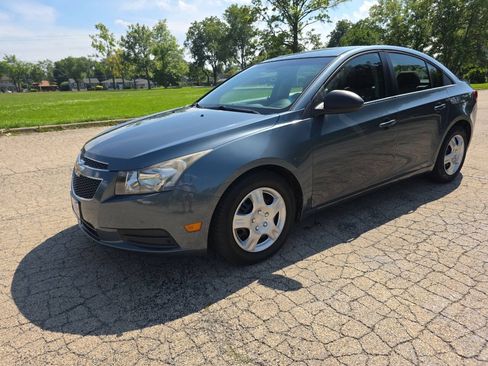 Used 2012 Chevrolet Cruze LS FWD image 2