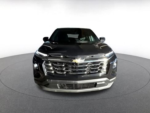 Used 2025 Chevrolet Equinox LT image 3