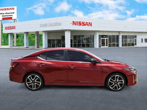 Certified 2025 Nissan Sentra SR FWD image 5