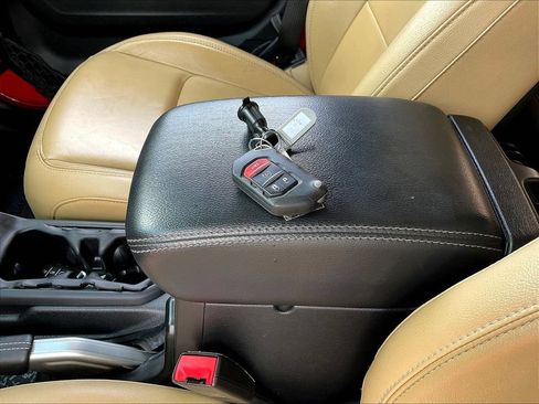 Used 2019 Jeep Wrangler Unlimited Rubicon AWD/4WD image 35