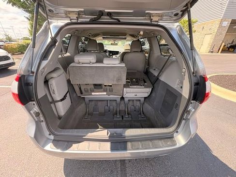 Used 2015 Toyota Sienna XLE Premium FWD image 14