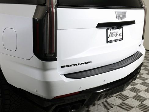 Used 2026 Cadillac Escalade ESV V image 60