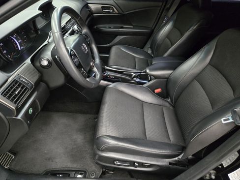 Used 2017 Honda Accord Sport image 7