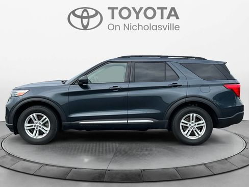 Used 2022 Ford Explorer XLT w/ Equipment Group 202A AWD/4WD image 2