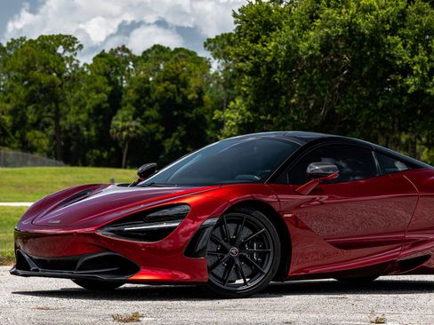 Used 2018 McLaren 720S Luxury RWD image 3
