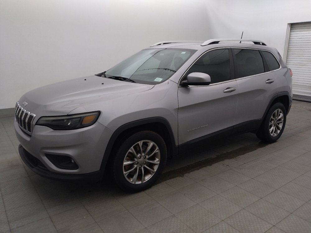 Used 2019 Jeep Cherokee Latitude Plus w/ Comfort/Convenience Group FWD image 2