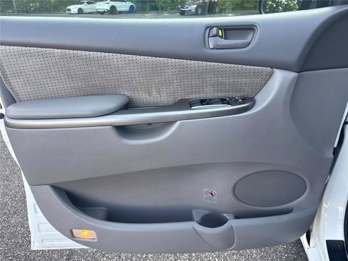 Used 2010 Toyota Sienna FWD image 10