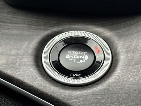 Used 2024 Jeep Grand Cherokee L Limited image 15