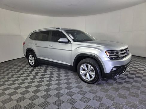 Used 2018 Volkswagen Atlas SE FWD image 2