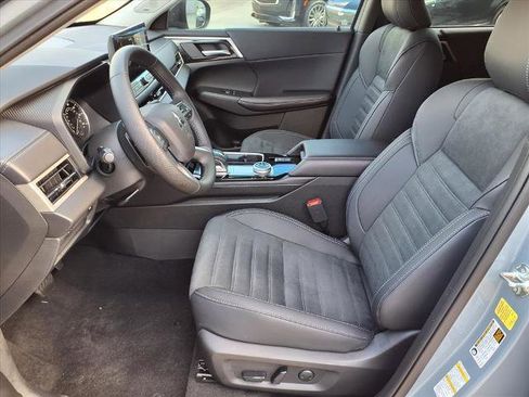 New 2025 Mitsubishi Outlander AWD image 13
