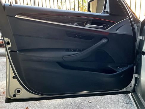 Used 2018 BMW 530i image 21