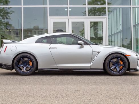 Used 2020 Nissan GT-R Premium w/ Premium Interior Package AWD/4WD image 4