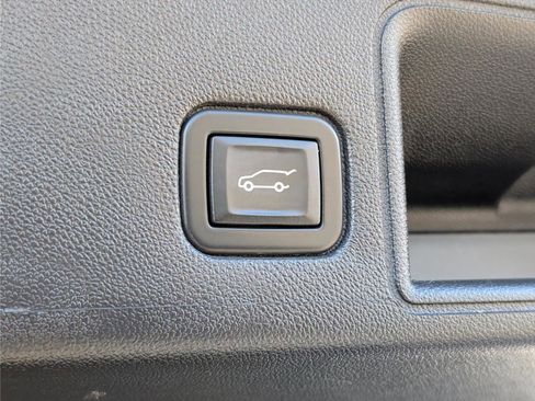 Used 2023 GMC Terrain SLT image 14