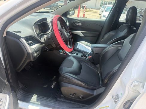 Used 2018 Jeep Cherokee Latitude Plus FWD image 5