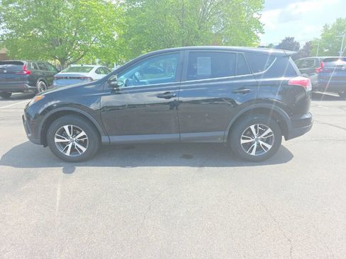 Used 2018 Toyota RAV4 XLE AWD/4WD image 5