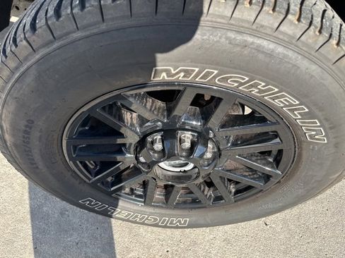 Used 2022 Ford F250 Lariat w/ Black Appearance Package image 18