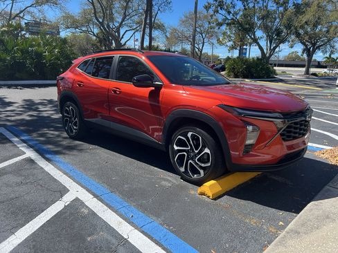 Used 2024 Chevrolet Trax RS w/ Sunroof Package image 6