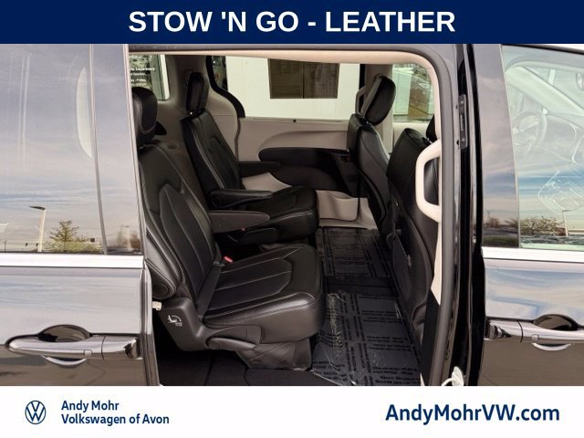 Used 2024 Chrysler Pacifica Touring-L FWD image 15