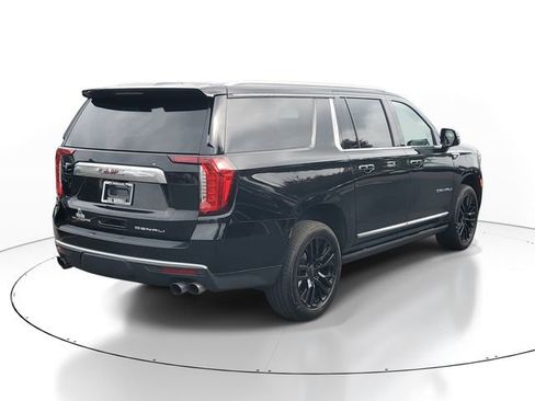Used 2021 GMC Yukon XL Denali w/ Denali Premium Package AWD/4WD image 4