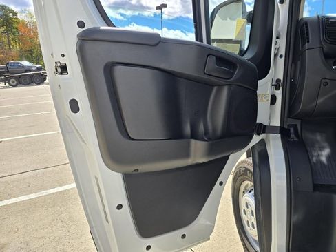 Used 2025 RAM ProMaster 2500 w/ Convenience Group image 34