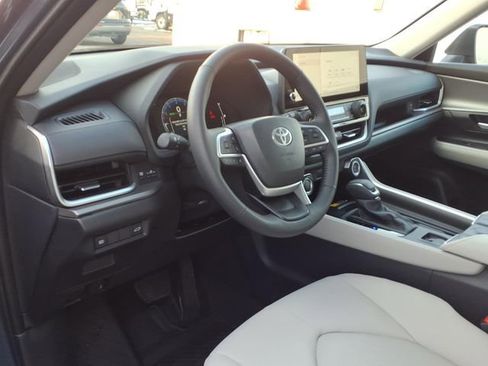 Used 2026 Toyota Grand Highlander AWD image 9