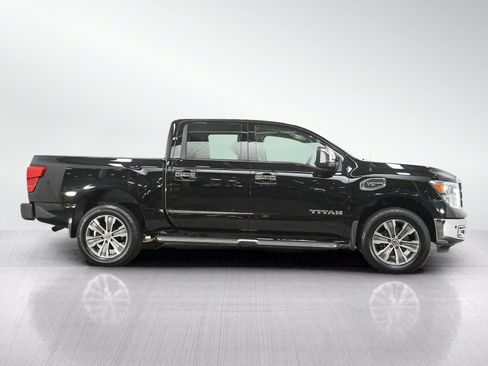 Used 2017 Nissan Titan SL w/ SL Towing Convenience Package AWD/4WD image 6