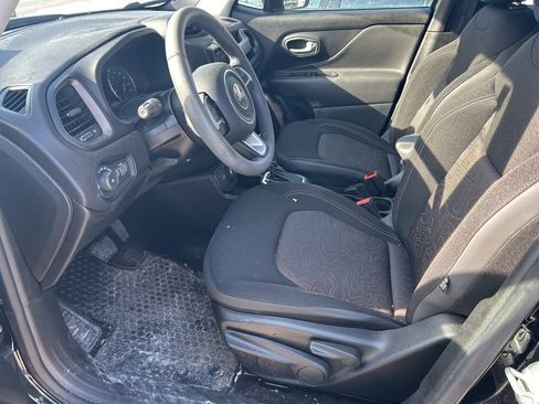 Used 2023 Jeep Renegade Latitude image 2