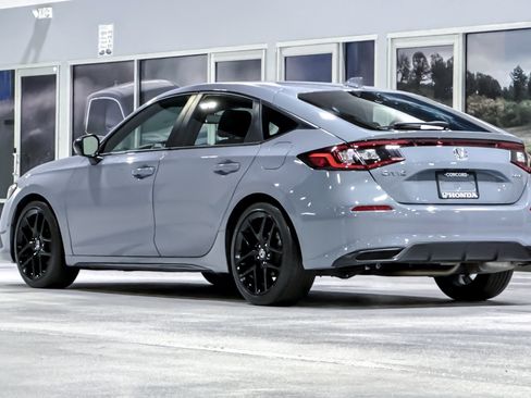 Used 2023 Honda Civic Sport image 3