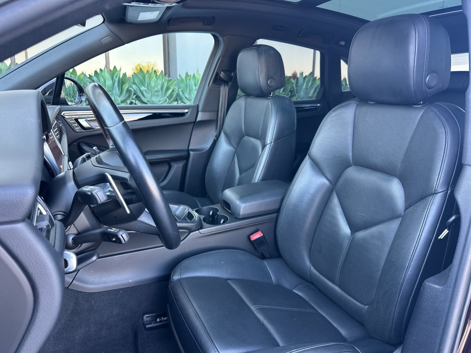 Used 2023 Porsche Macan AWD/4WD image 6