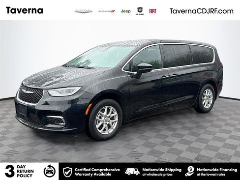 Used 2025 Chrysler Pacifica Select image 1
