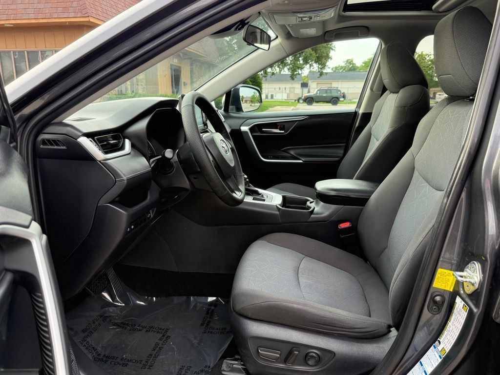 Used 2019 Toyota RAV4 XLE w/ Convenience Package AWD/4WD image 9