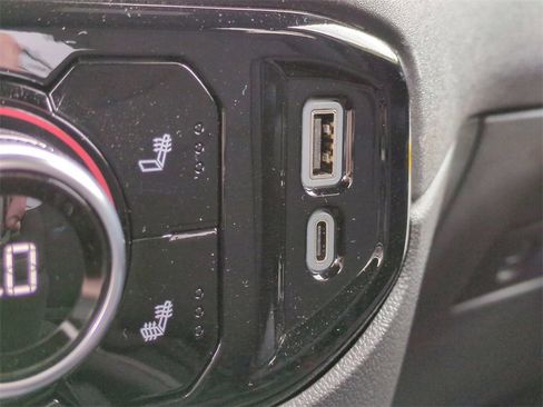 Used 2025 GMC Sierra 1500 Elevation image 22