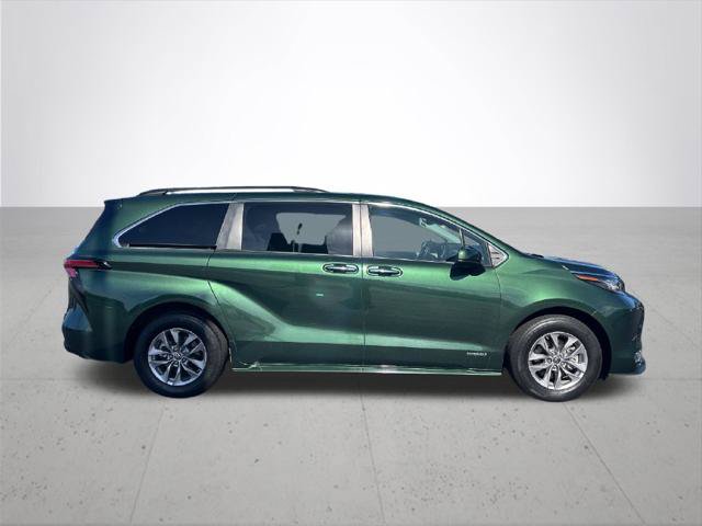 Certified 2021 Toyota Sienna XLE FWD image 6