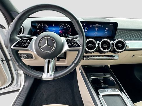 Used 2025 Mercedes-Benz GLB 250 4MATIC image 12