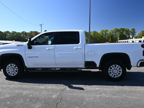 Used 2021 Chevrolet Silverado 3500 LT w/ Convenience Package image 7
